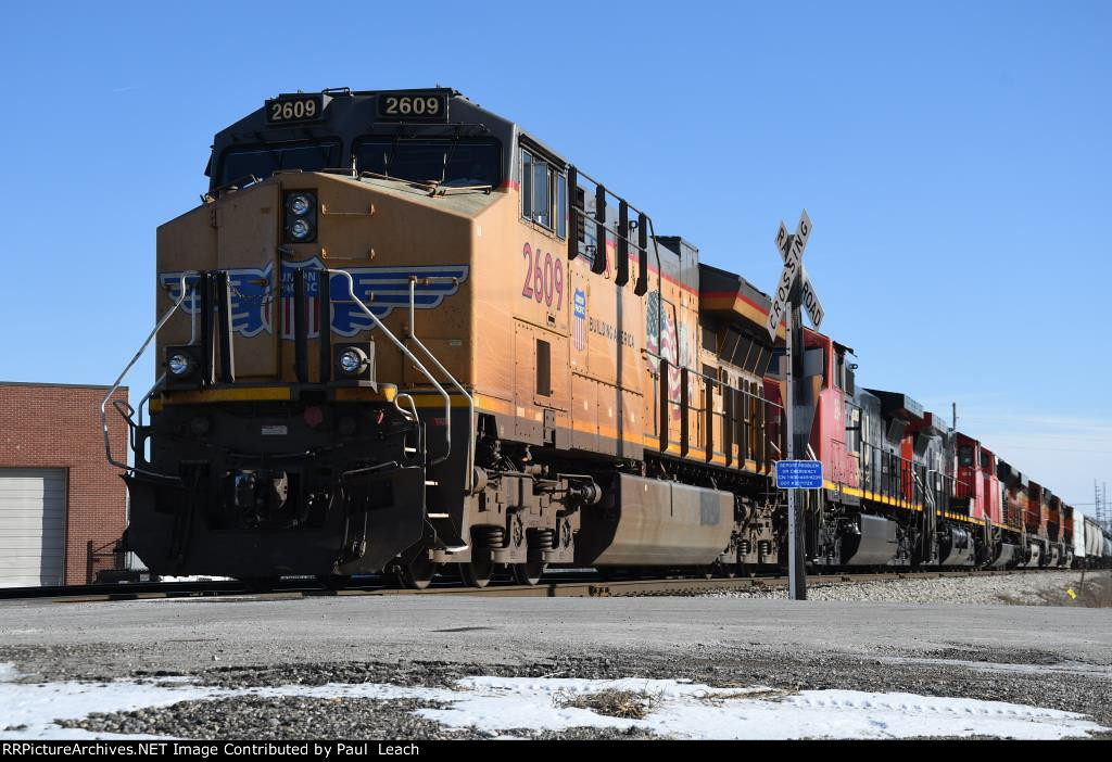 Manifest waits to head west